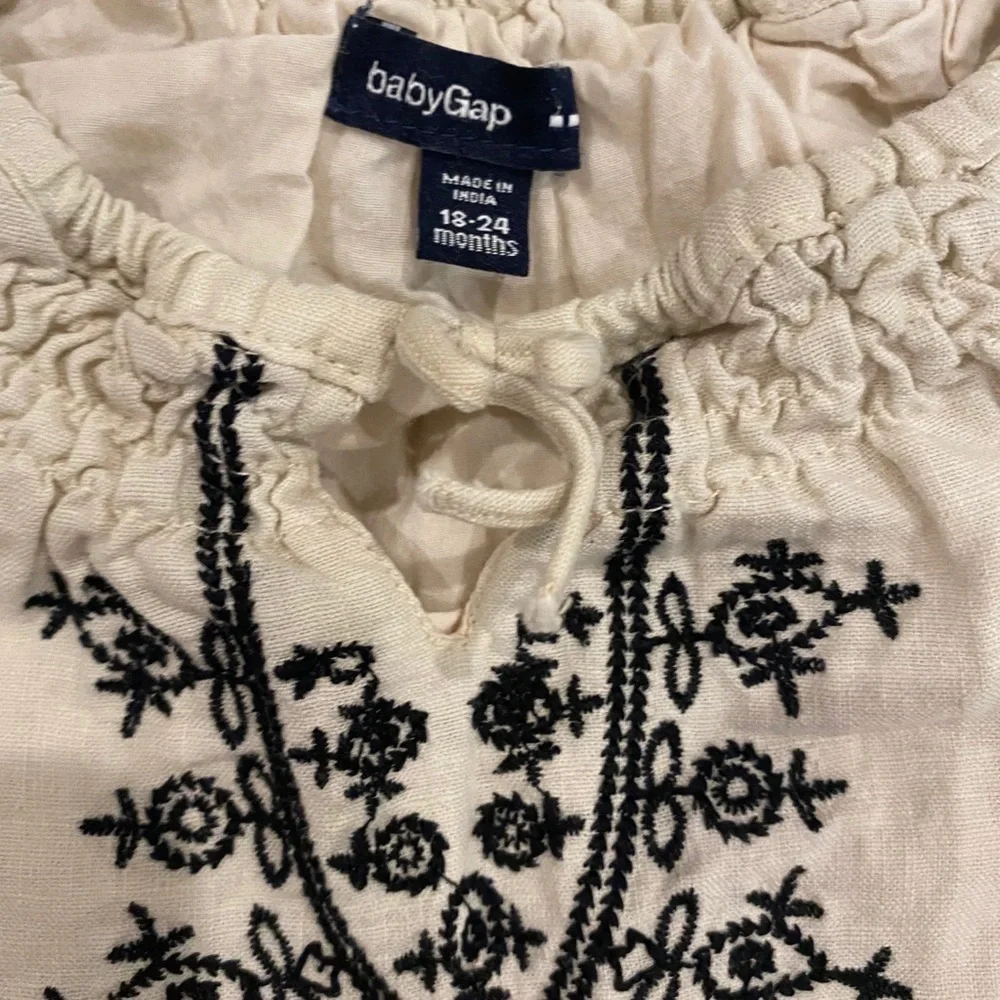 Gap girl embroidered linen dress 18/24m
